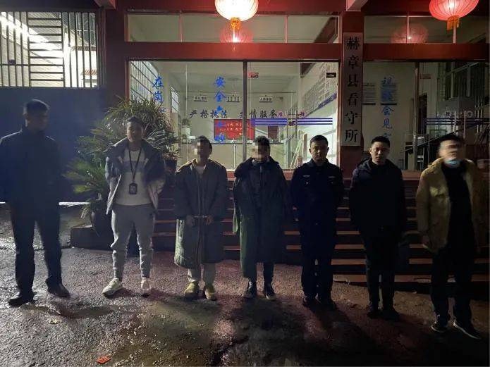 据了解,3名犯罪嫌疑人涉嫌追逐拦截并强行搂抱女性,被公安机关依法