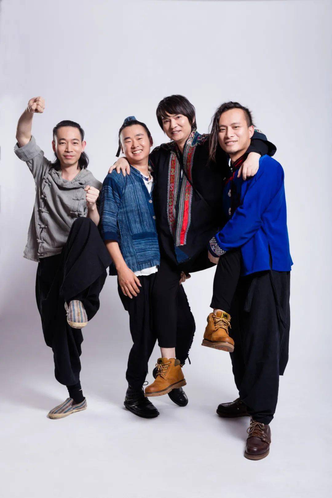 21:30-21:45 李军 22:05-22:50 山人乐队 23:20-00:05 福禄寿floruit