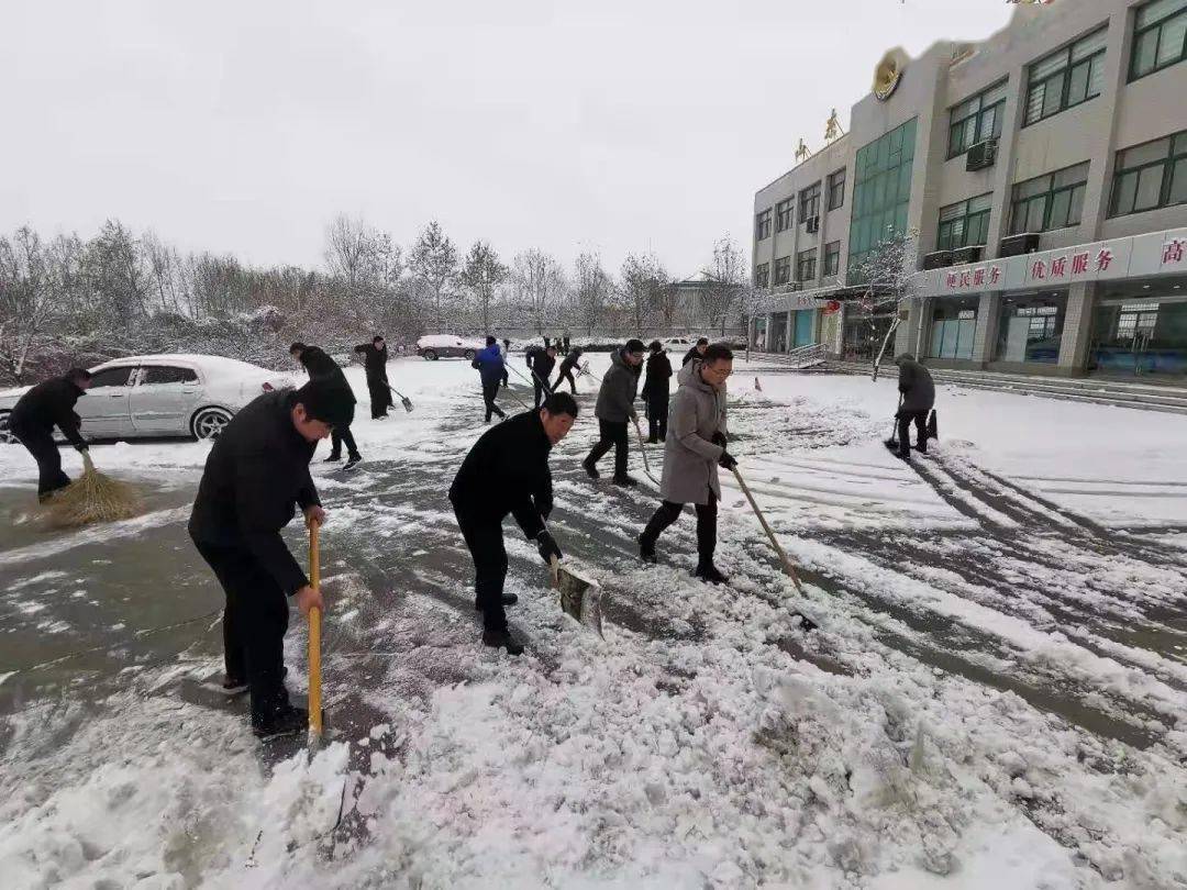 齐都镇积极行动,除冰扫雪各部门单位,村居社区临淄各镇街道▼还整理