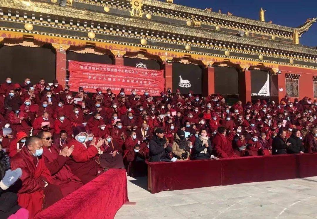 达日县新时代文明实践中心牧区冬日"七送"活动进查朗寺