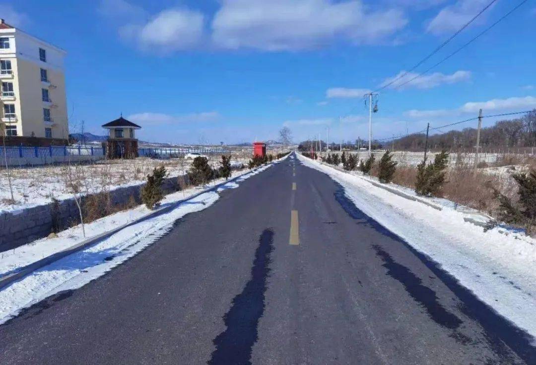 的新年,全员上岗,因雪而动,因路施策,特别对降雪较大的龙泉镇大龙线