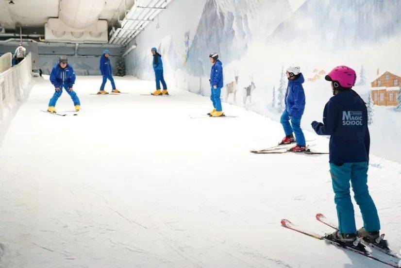 溜冰的好去处跟着白相哥哥一起"探索"一下01skinow雪乐山室内滑雪乐趣