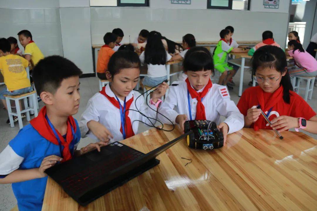 子庄小学是为缓解永川兴龙湖片区适龄儿童入学难问题而新建的一所