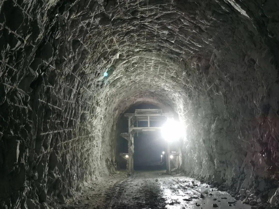 贯通了台州项目全线最长矿山法隧道双线顺利贯通