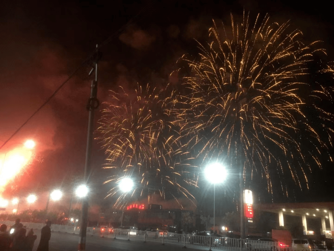 各种类型的烟花 5a8c11ae969f4188b94508b12f1e1f94.png