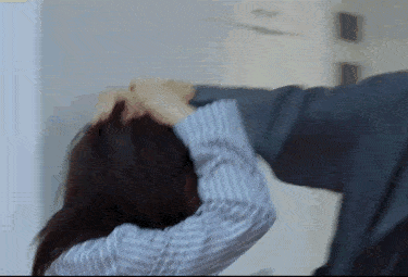 被匪徒欺凌的《掌中之物》