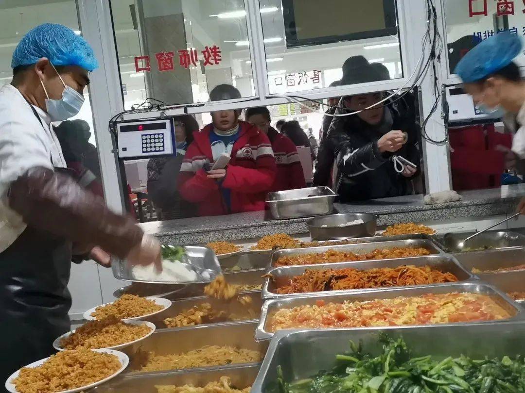 今年,青铜峡市大力实施校园食堂"互联网 明厨亮灶"建设工程,截至目前