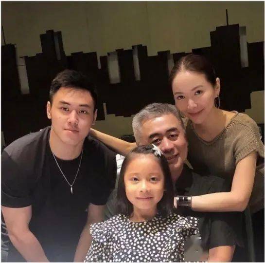 被侯佩岑逼辞职和同一个人结婚两次红豆帮名媛完结篇