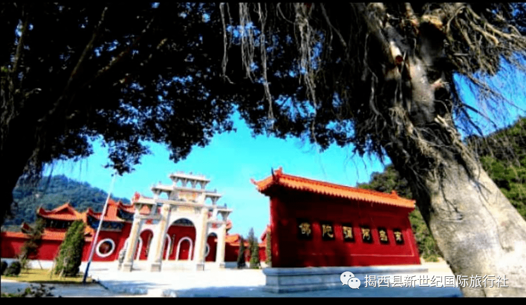 东临贵政山的白银铺,两与钟潭山界龙华寺相接,南与莲花山相连,北靠犁