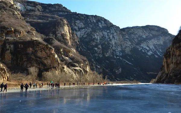 周末1日让子弹飞拍摄地白河峡谷踏冰徒步体验冬日里的畅快之行