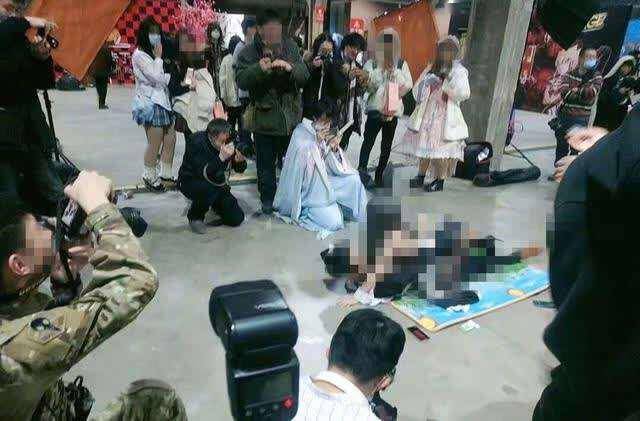 哈尔滨漫展不雅拍照涉事女子：无义务向任何人道歉，网友吵起来了_视频