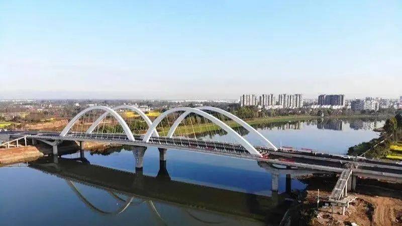 2020年两岸gdp对比_中国2020年gdp(2)