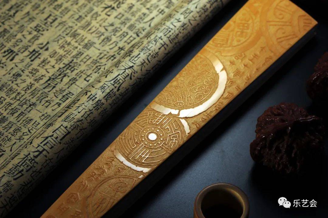 刀笔未辍意未穷:苏镇焕扇骨镌刻艺术浏览‘世界杯竞猜’(图2)
刀笔未辍意未穷:苏镇焕扇骨镌刻艺术浏览‘世界杯竞猜’(图2)