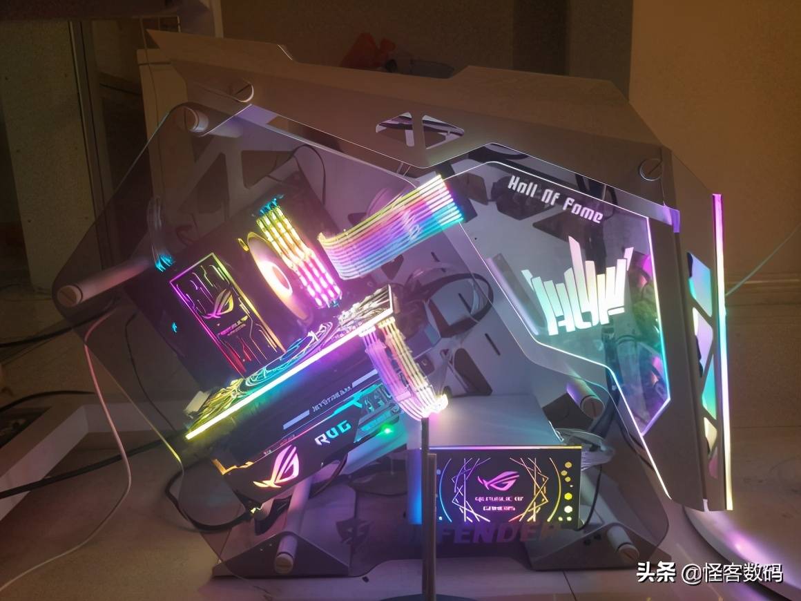 不过看多了以后,发现公模机箱也腻了,那么下一步就是定制机箱.