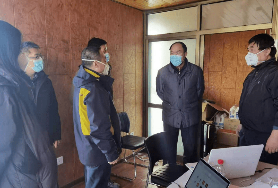 疫情防控持续奋战抗疫情一线慰问暖人心王书伟对下沉金马工业区封控