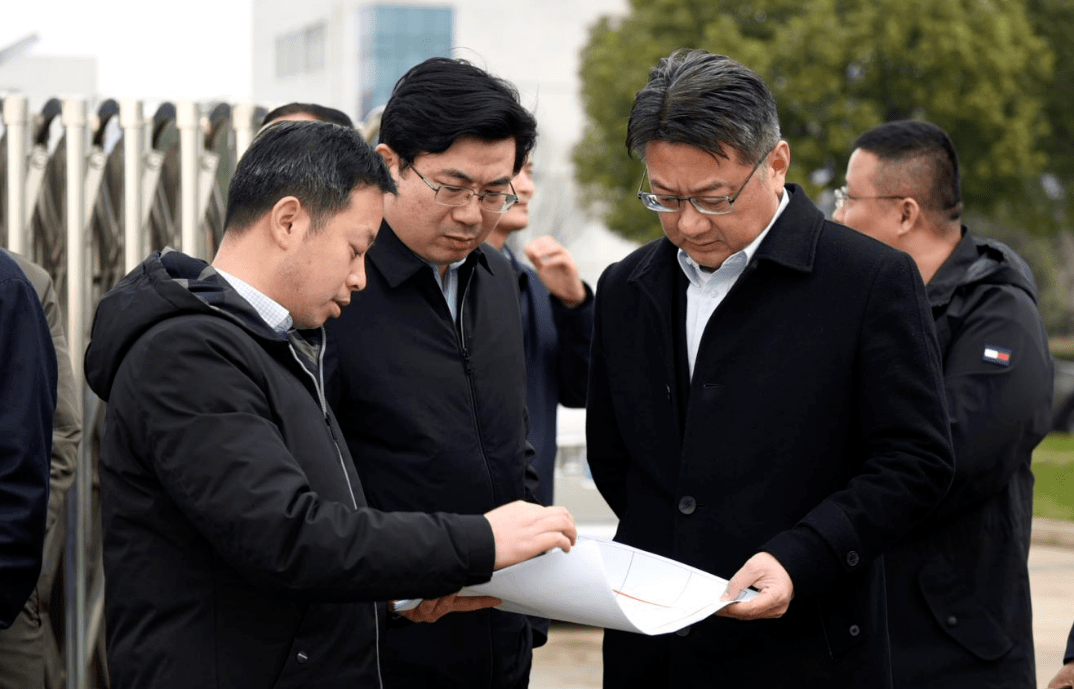 区领导乔俊杰,封毅,季晓东,樊烨参与调研