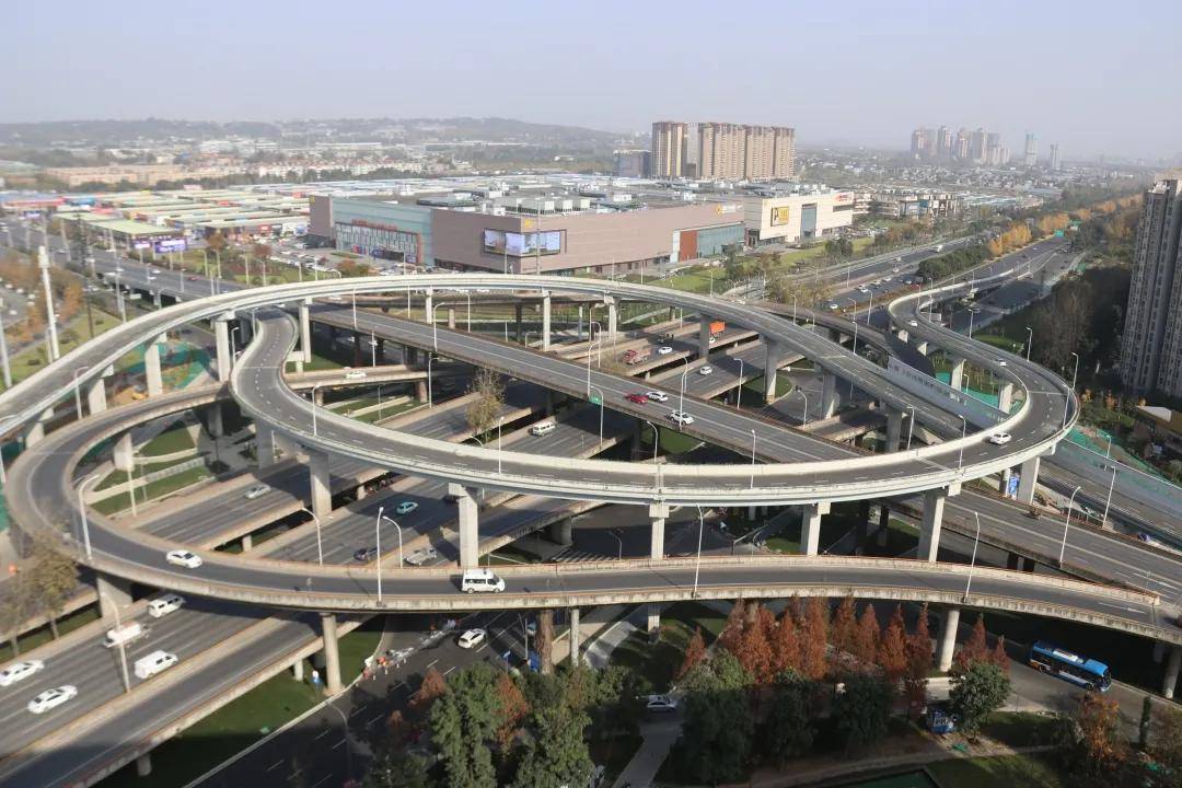 直达中环的二仙桥东路,下穿隧道又可以让进出成南高速的车辆快速进城