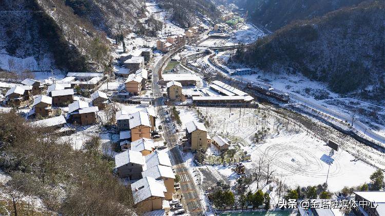 皑皑白雪中 城口犹如童话中的冰雪仙境