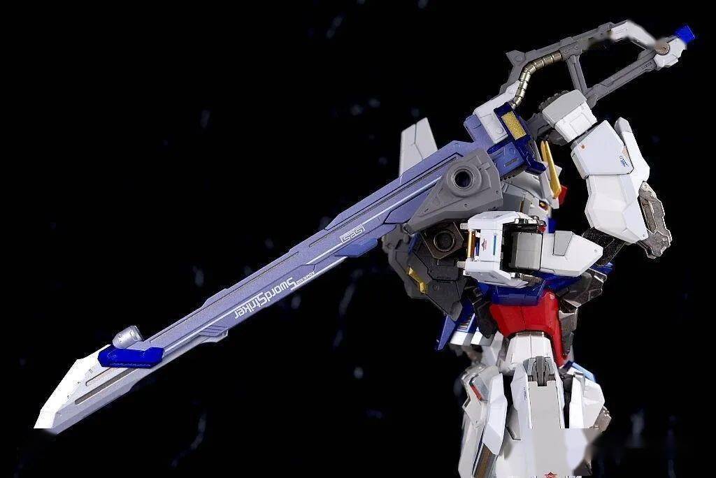 【资讯】万代:魂商店 metal build 剑装背包 装备效果官博实物图