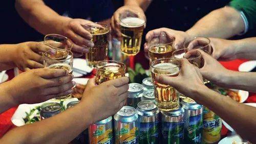 喝死一个!27名共同聚餐者全被判担责!看完你还敢这样做?