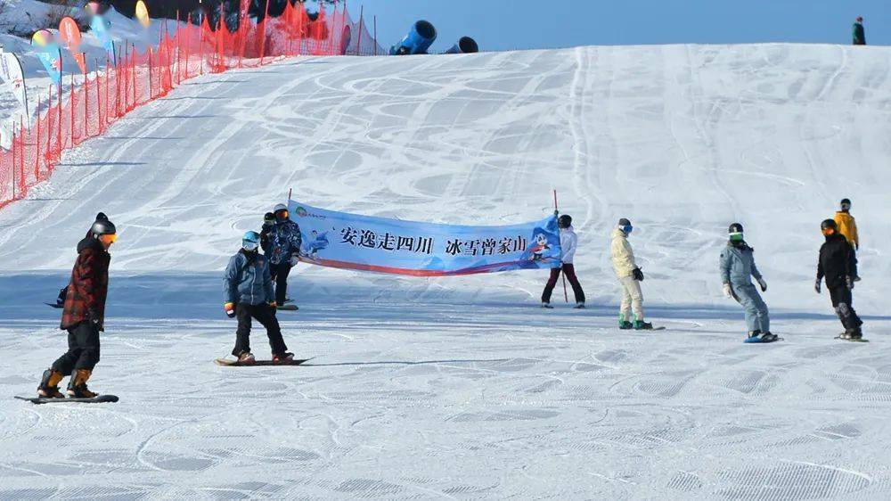 "成渝潮流新地标" 广元曾家山滑雪场有限公司董事长黄地 冰雪运动