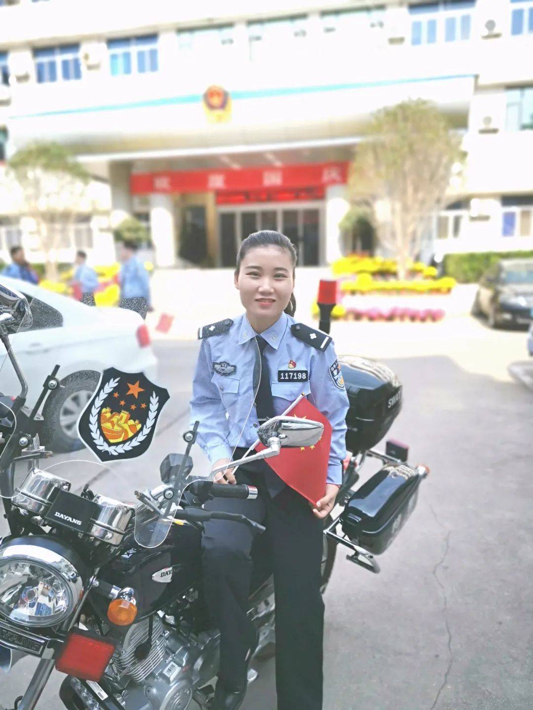 关注110警察节丨看看嵩县这些警察帅气的第一张警服照