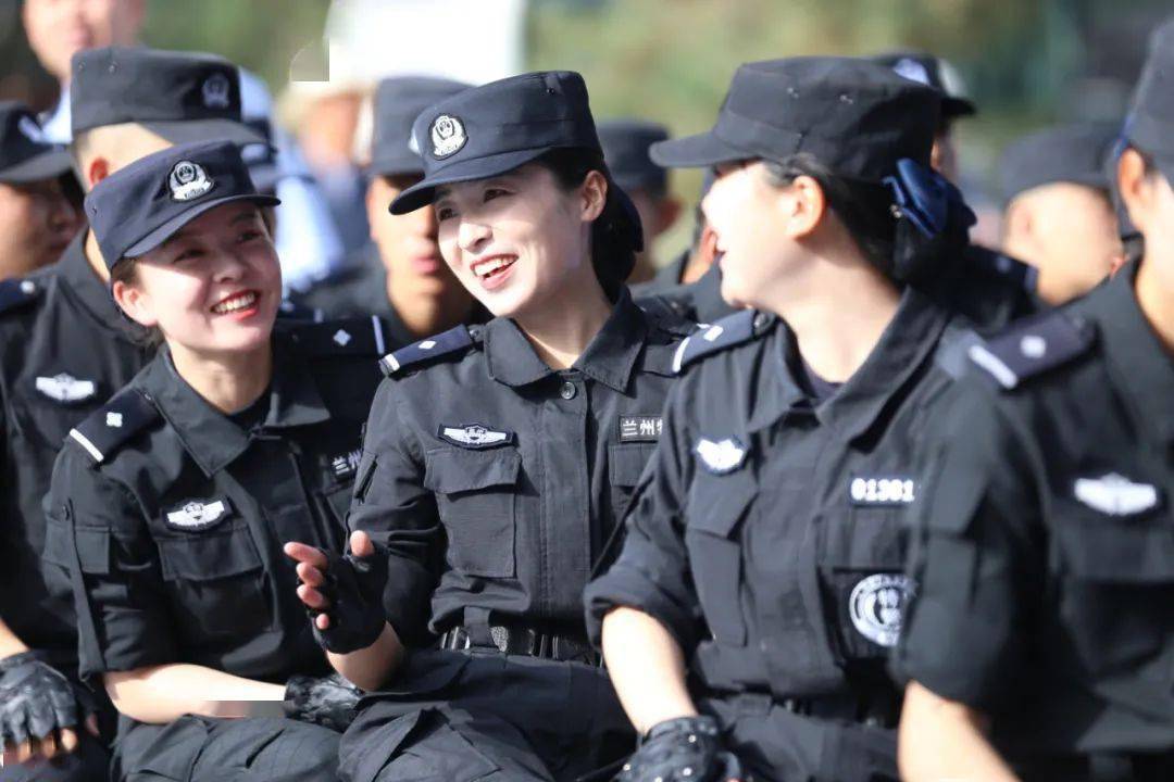 110张笑脸送给警察节最珍贵的礼物