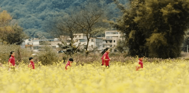 电影《星光点点》励志上映,看乡村小学如何勇