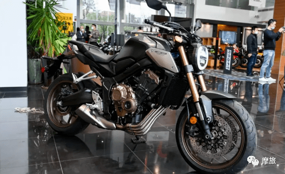本田2021四缸cb650r实车亮相.