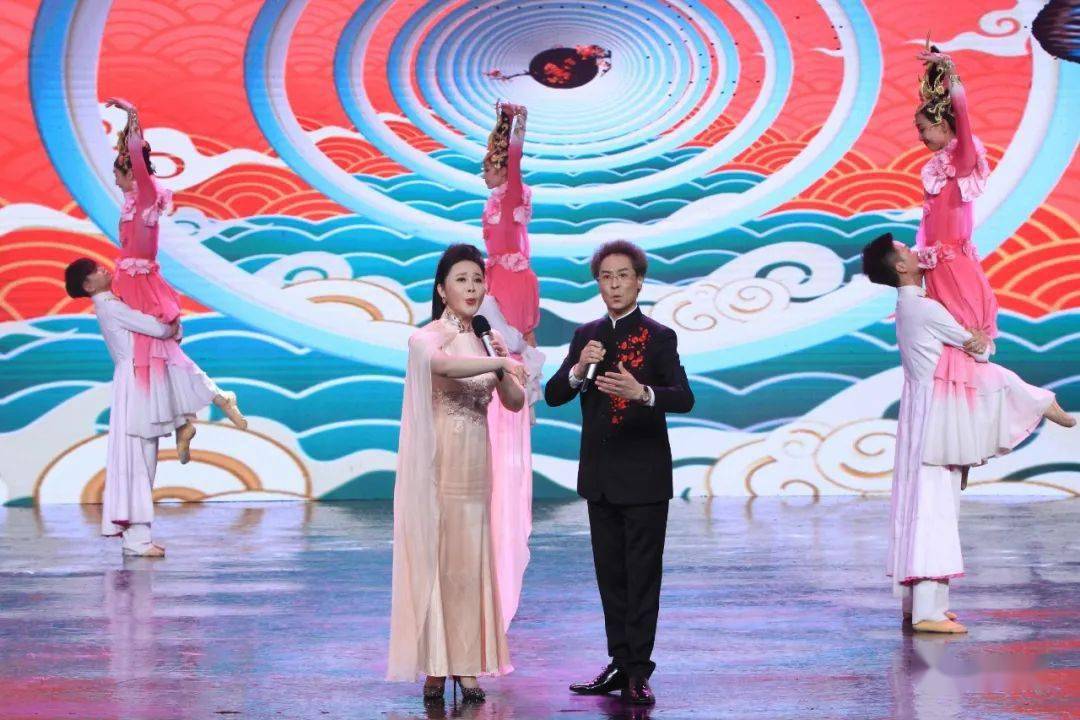 京歌《天长地久的挚爱》 表演者:李军 梦苇 精彩内容 敬请关注
