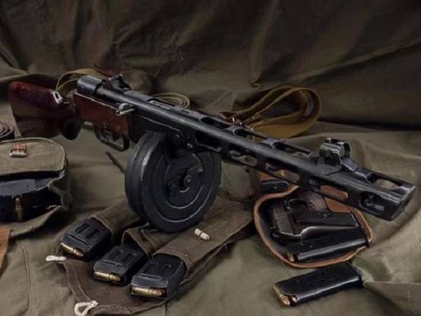 芬兰荣耀:狙击枪标准打造的冲锋枪?光环却被"抄袭者"无情遮盖