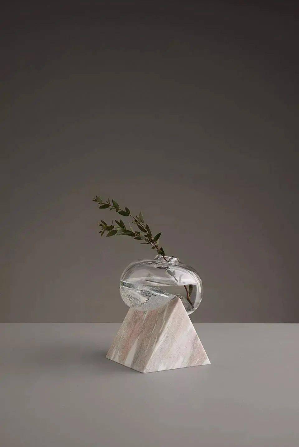 你见过哪些奇奇怪怪的花器?_花瓶