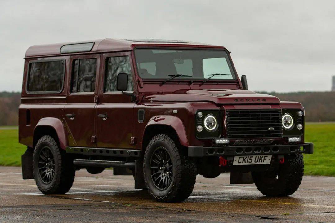 motors 董事 richard hayward 的 defender,由 land rover defender