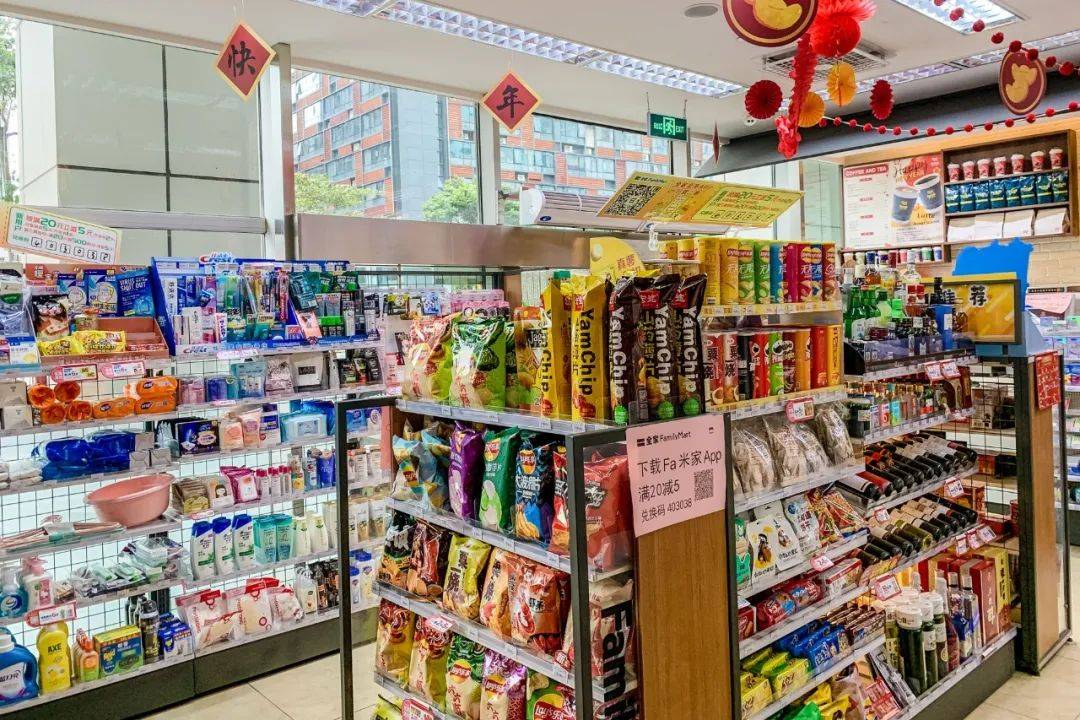 当然,便利店也会时隔一段时间就 上新.