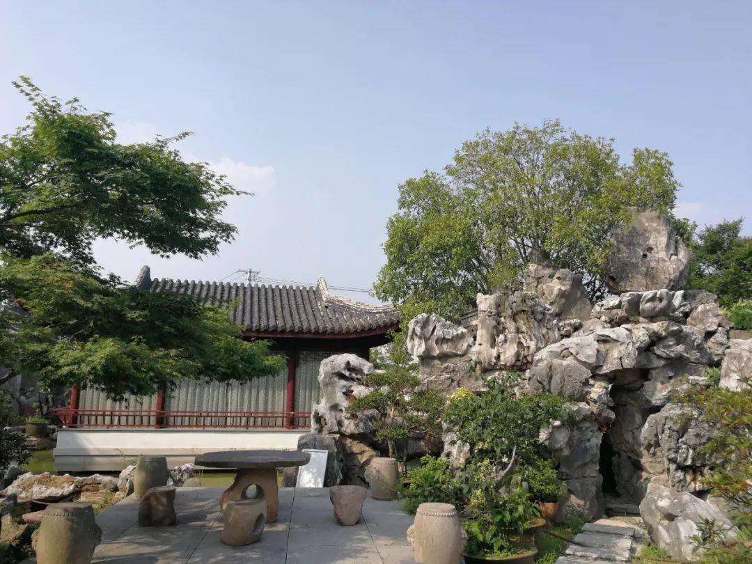 中国古典园林有四大主要元素:叠石,理水,植物,建筑.