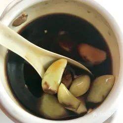 怎样腌制腊八蒜才会变绿 fac36d3adbf04759891799fa550d9127.jpeg