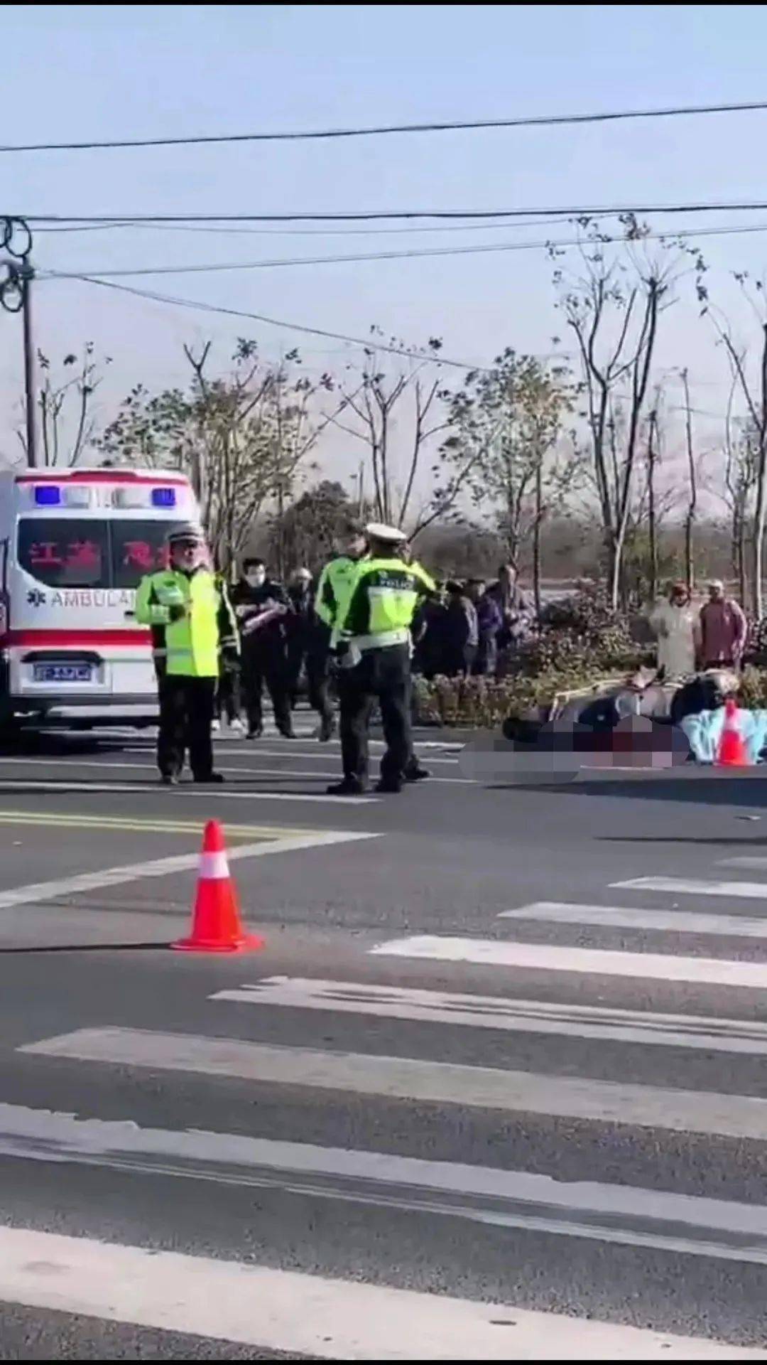 突发南通发生一起车祸一人当场身亡