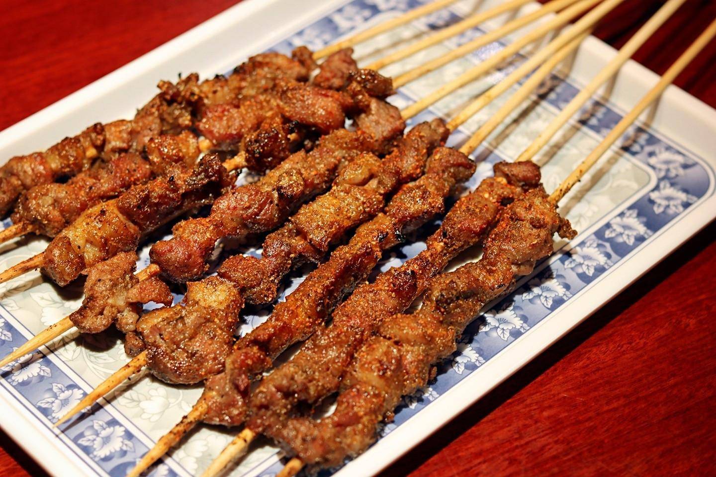 【美食推荐 缸子肉,羊肉串,黄面,骆驼奶等【特色景区 吉木乃口岸