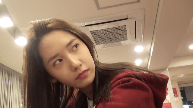 林允儿玩lol手游,找人打辅助?网友:小明连夜转战手游