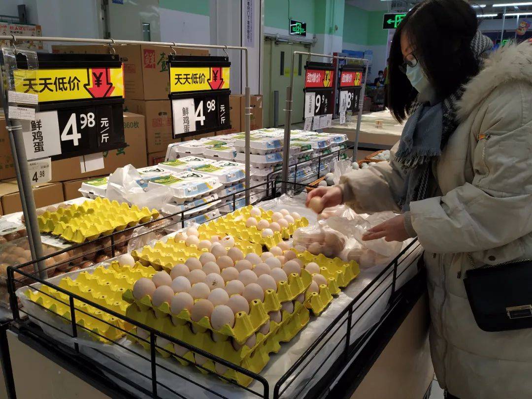 沃尔玛超市鸡蛋价格为4.98元每斤.