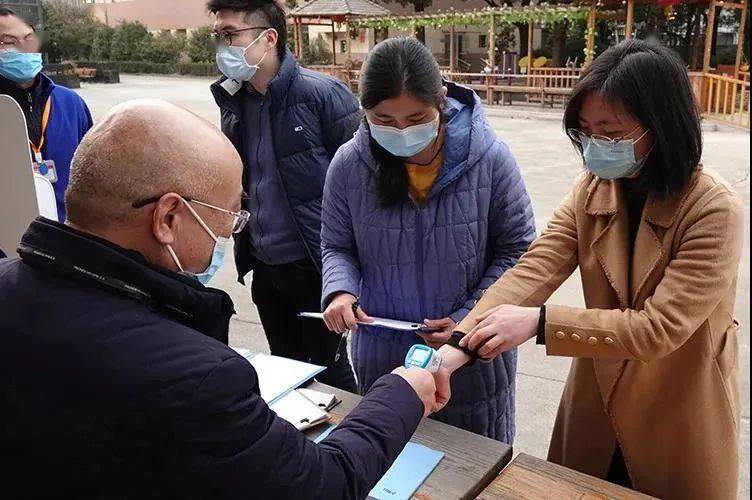 对养老机构防护设施配备,居住环境消杀,防疫物资储备,应急预案,防控