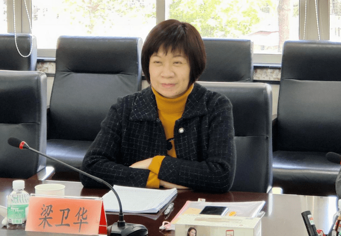 在坦洲镇政府召开的座谈会上,梁卫华提出