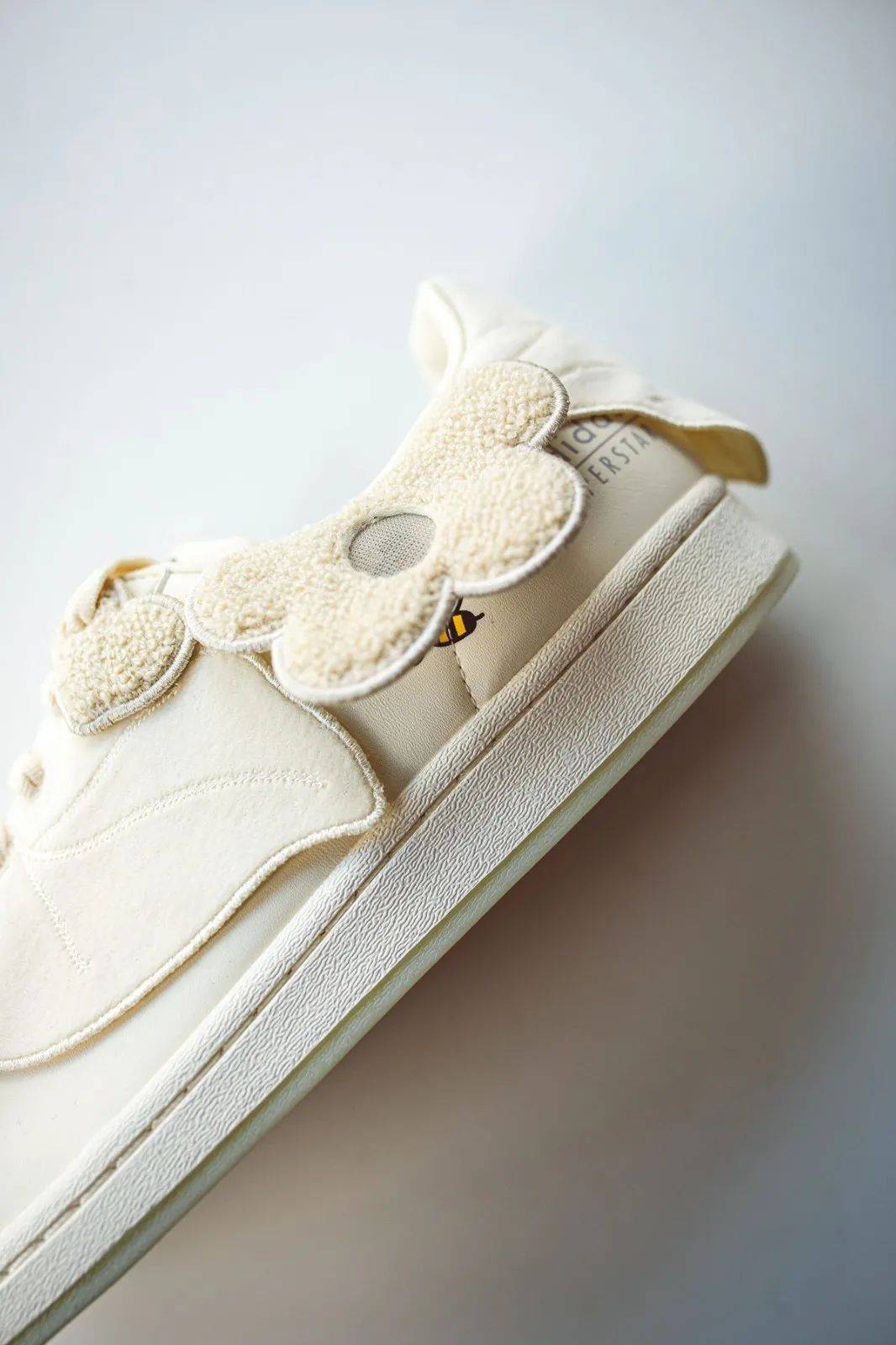 还是联名!三叶草「小蜜蜂鞋」刚刚曝光!