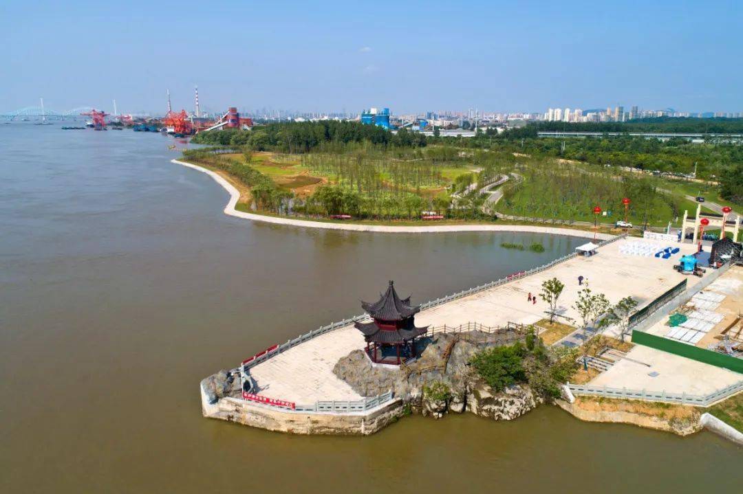 三山矶公园▲ 江豚广场雨花台区在举全区之力推进长江,秦淮新河"