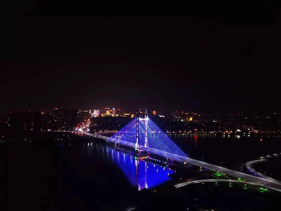 水东湾大桥亮灯了茂名夜空又添一抹亮色
