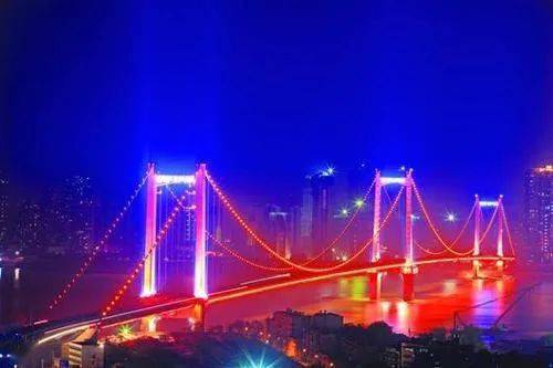 水东湾大桥亮灯了,茂名夜空又添一抹亮色