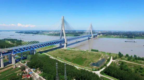 铜陵长江大桥,是铜陵市连接枞阳县东西两岸的过江通道,是皖江上第一