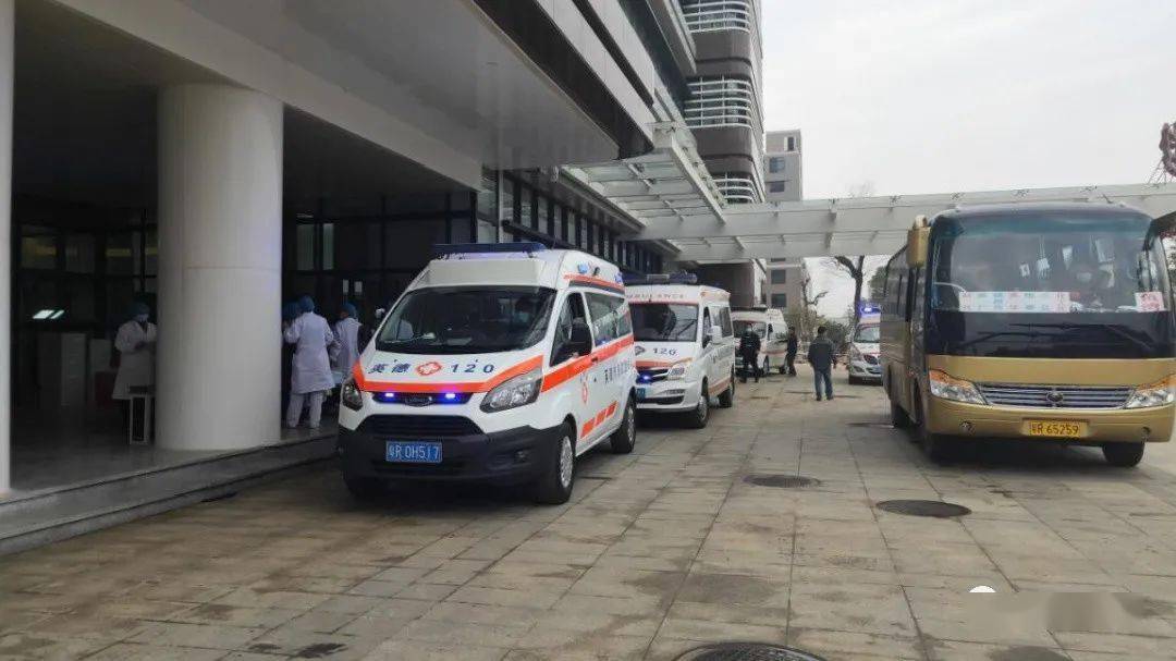 随着最后一部救护车将病人安全运送到新院区,英德市第二人民医院