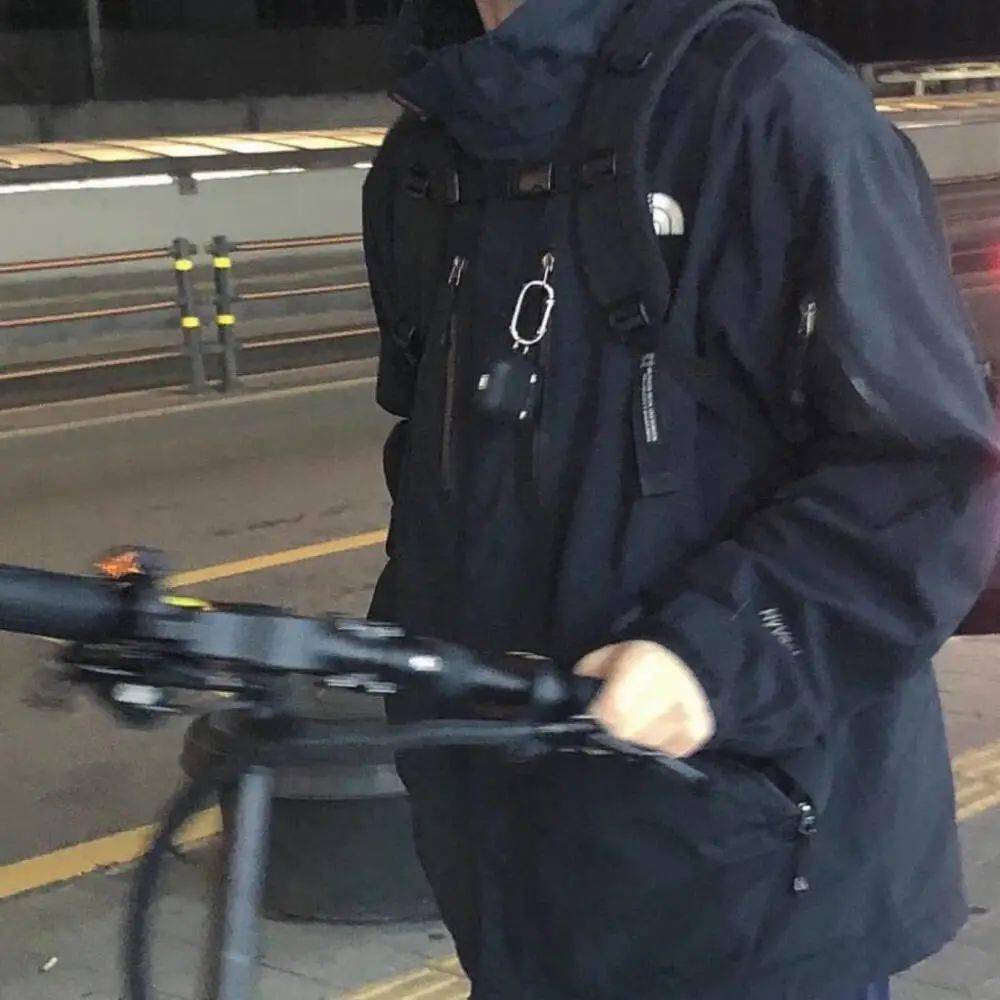 情侣头像959995999599黑白动漫女头得积攒了多少无奈和