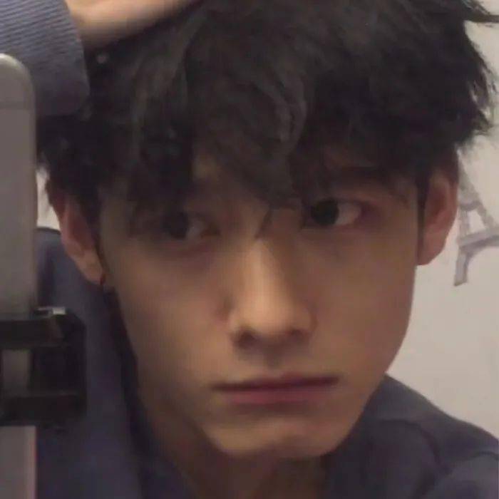 情侣头像959995999599黑白动漫女头得积攒了多少无奈和